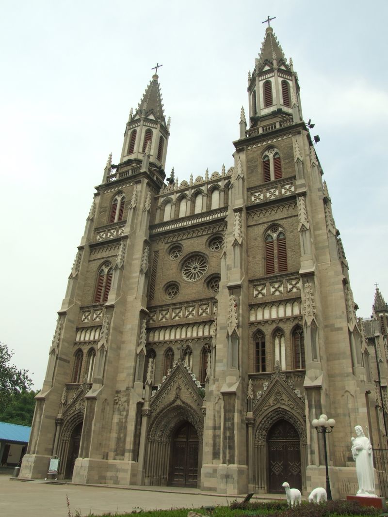 800px-Sacred-Heart-Cathedral-Jinan.JPG